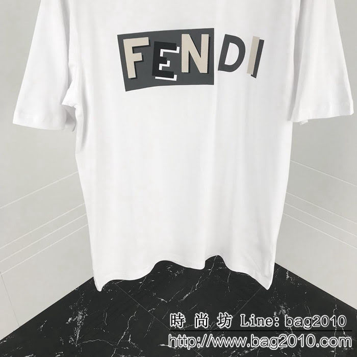 Fend芬迪 19ss早春新款 官網同步發售 錯亂字母印花 白色男款短袖 ydi2374